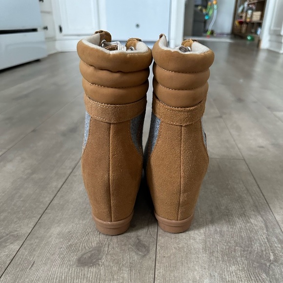 Serra Wedge Hiking Bootie Cow Suede Leather Tan/Gray Womens Size 8 Never Worn - Picture 11 of 14